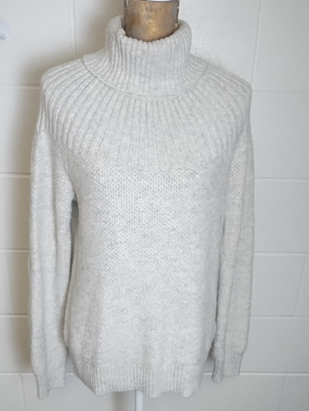 J.Crew Mixed Stitch Textured Sweater Gray Marled Ribbed Yoke Soft Cozy Pullover